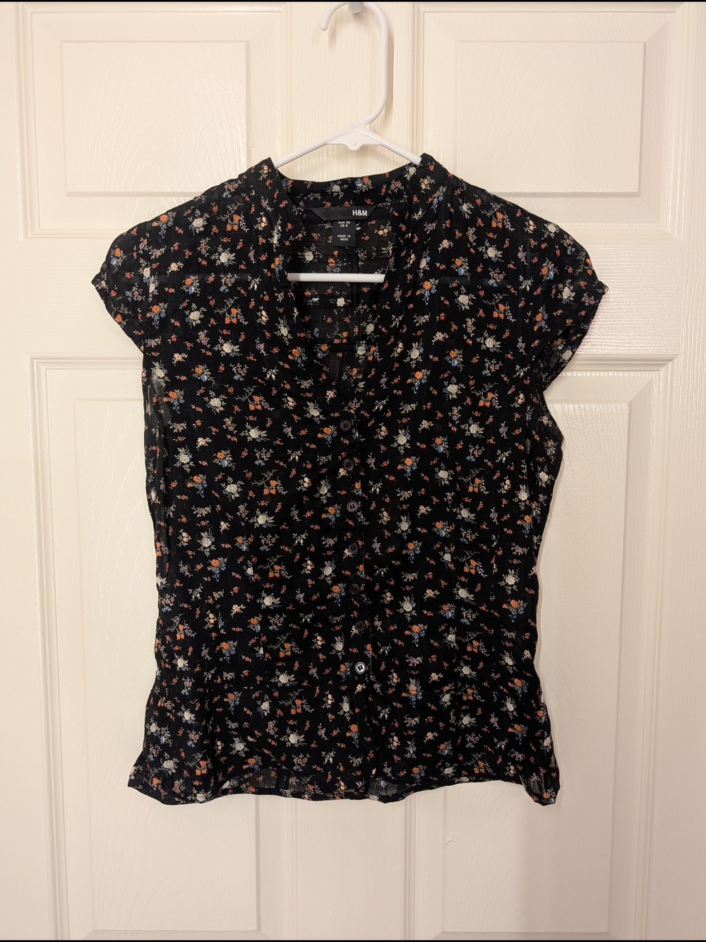 H&M Black Floral Cap-Sleeve Button Front Blouse - Picture 2 of 7